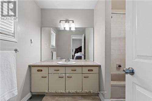 2 - 275 Pelham Road, St. Catharines, ON - Indoor Photo Showing Bathroom