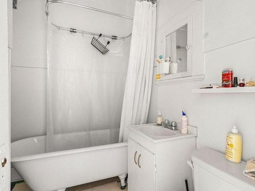 Bathroom - 7528  - 7532 Rue Boyer, Montréal (Villeray/Saint-Michel/Parc-Extension), QC - Indoor Photo Showing Bathroom