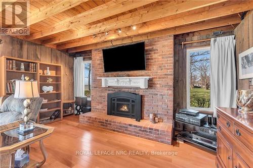 555 Edgewater Pl, Haldimand, ON - Indoor Photo Showing Living Room With Fireplace