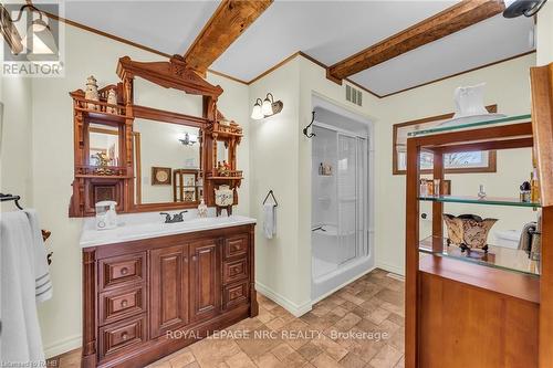 555 Edgewater Pl, Haldimand, ON - Indoor Photo Showing Bathroom