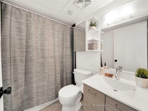 1318-20 Joe Shuster Way, Toronto, ON - Indoor Photo Showing Bathroom