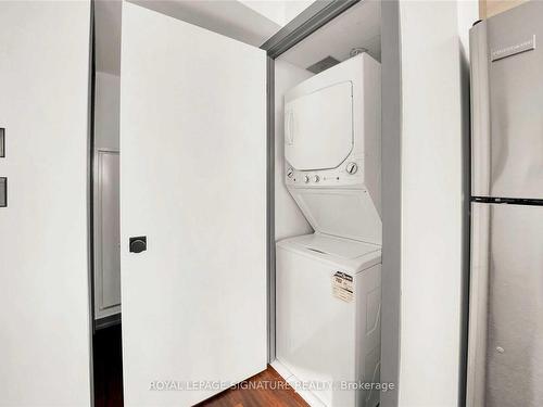 1318-20 Joe Shuster Way, Toronto, ON - Indoor Photo Showing Laundry Room