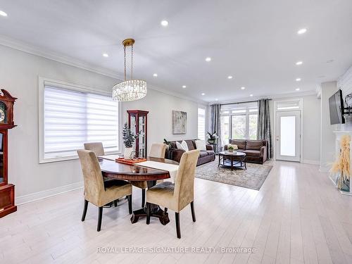 21 Lamb'S Run, Whitchurch-Stouffville, ON - Indoor Photo Showing Dining Room