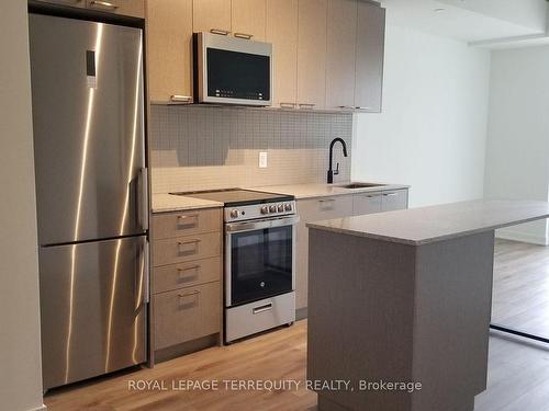 417-1808 St. Clair Ave W, Toronto, ON - Indoor Photo Showing Kitchen With Upgraded Kitchen