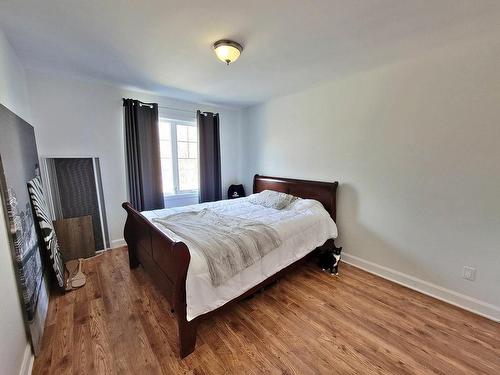 Chambre Ã Â coucher - 409 Rue Des Érables, Brownsburg-Chatham, QC - Indoor Photo Showing Bedroom