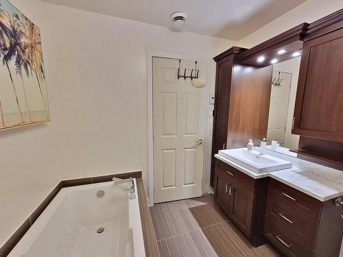 Salle de bains - 409 Rue Des Érables, Brownsburg-Chatham, QC - Indoor Photo Showing Bathroom