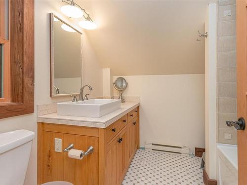 4387 Kingscote Rd, Cowichan Bay, BC - Indoor Photo Showing Bathroom