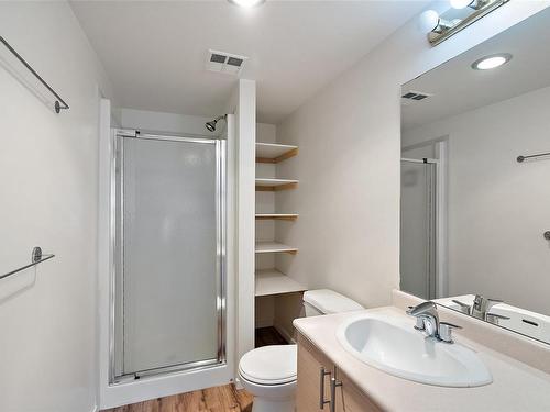 201-832 Fisgard St, Victoria, BC - Indoor Photo Showing Bathroom
