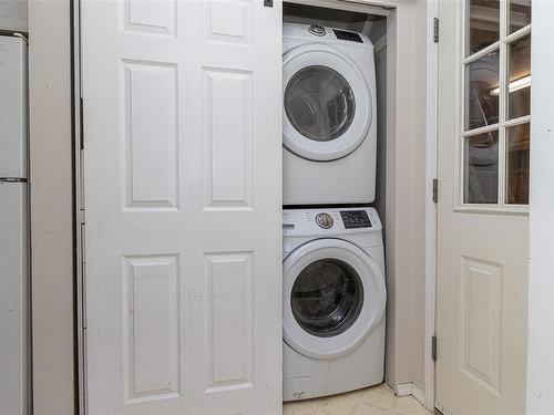 7994 York Ave, Crofton, BC - Indoor Photo Showing Laundry Room