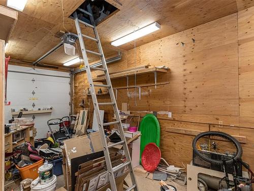 7994 York Ave, Crofton, BC - Indoor Photo Showing Garage