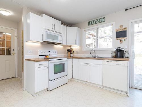 7994 York Ave, Crofton, BC - Indoor Photo Showing Kitchen