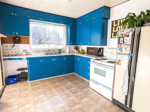 711 9Th Ave, Campbell River, BC - Indoor Photo Showing Kitchen