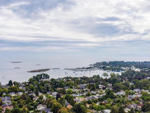 2076 Hampshire Lane, Oak Bay, BC 