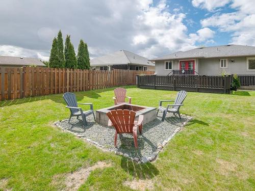 5527 Woodland Cres East, Port Alberni, BC - Outdoor With Deck Patio Veranda With Backyard
