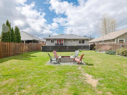 5527 Woodland Cres East, Port Alberni, BC - Outdoor With Deck Patio Veranda With Backyard