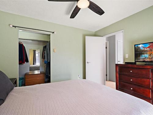 18-1506 Admirals Rd, View Royal, BC - Indoor Photo Showing Bedroom
