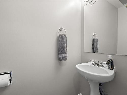 18-1506 Admirals Rd, View Royal, BC - Indoor Photo Showing Bathroom