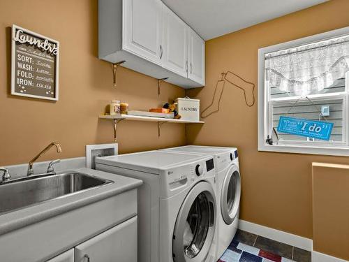 2179 Cantle Crt, Kamloops, BC - Indoor Photo Showing Laundry Room