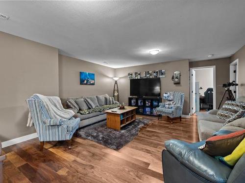 2179 Cantle Crt, Kamloops, BC - Indoor Photo Showing Living Room