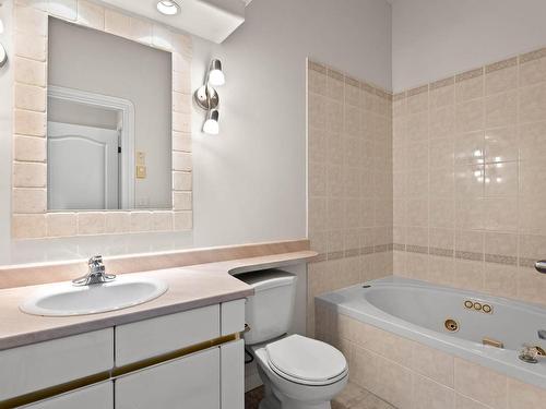 504-712 Sahali Terrace, Kamloops, BC - Indoor Photo Showing Bathroom