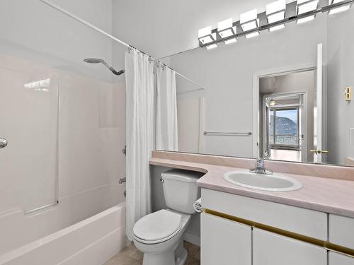 504-712 Sahali Terrace, Kamloops, BC - Indoor Photo Showing Bathroom