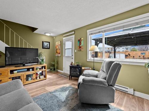 41-1697 Greenfield Ave, Kamloops, BC - Indoor Photo Showing Living Room