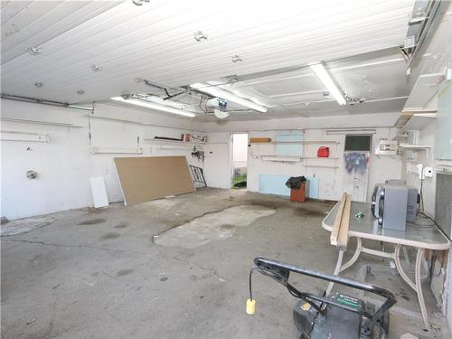 683 Clifton Street, Winnipeg, MB - Indoor Photo Showing Garage