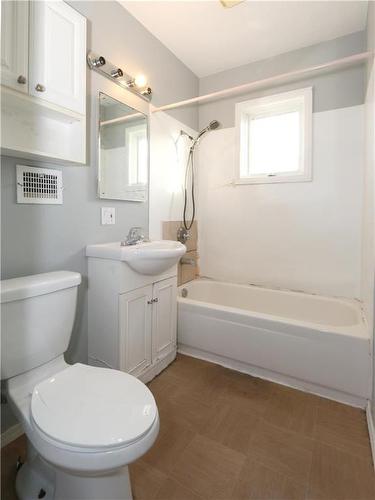 683 Clifton Street, Winnipeg, MB - Indoor Photo Showing Bathroom