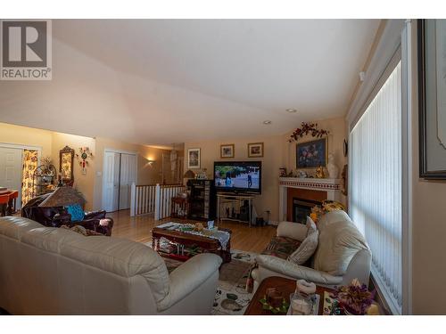 982 Mt Bulman Drive, Vernon, BC - Indoor Photo Showing Living Room