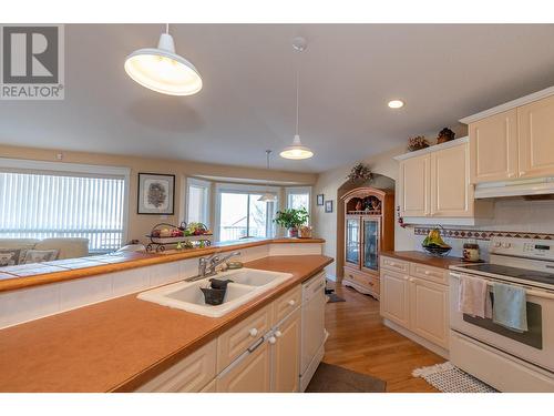 982 Mt Bulman Drive, Vernon, BC - Indoor Photo Showing Kitchen