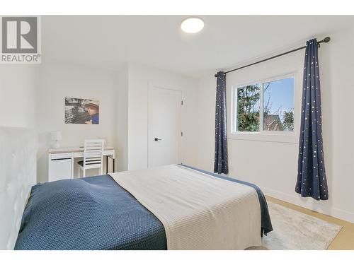 599 Sherwood Road, Kelowna, BC - Indoor Photo Showing Bedroom