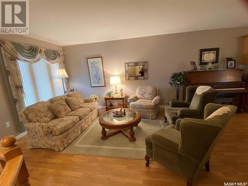4 66 Russell Drive, Yorkton, SK - Indoor Photo Showing Living Room