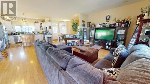 9000 111 Avenue, Fort St. John, BC - Indoor Photo Showing Living Room