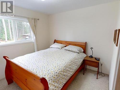 9537 Nassichuk Road, Powell River, BC - Indoor Photo Showing Bedroom
