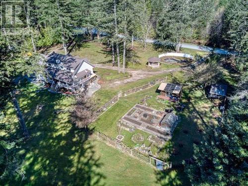 9537 Nassichuk Road, Powell River, BC - Outdoor