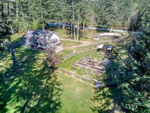 9537 Nassichuk Road, Powell River, BC - Outdoor