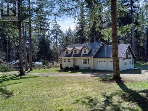 9537 Nassichuk Road, Powell River, BC - Outdoor With Facade