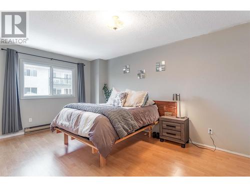 555 Rowcliffe Avenue Unit# 305, Kelowna, BC - Indoor Photo Showing Bedroom