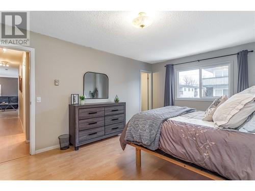 555 Rowcliffe Avenue Unit# 305, Kelowna, BC - Indoor Photo Showing Bedroom