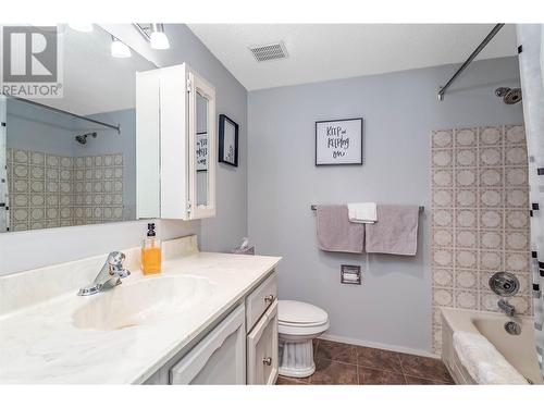 555 Rowcliffe Avenue Unit# 305, Kelowna, BC - Indoor Photo Showing Bathroom