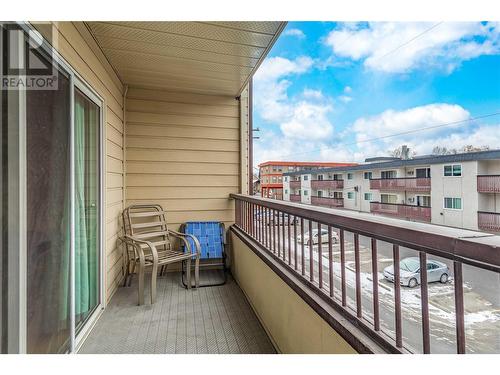 555 Rowcliffe Avenue Unit# 305, Kelowna, BC - Outdoor With Exterior