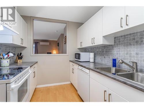 555 Rowcliffe Avenue Unit# 305, Kelowna, BC - Indoor Photo Showing Kitchen With Double Sink