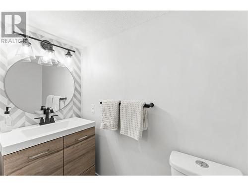 5327 Hedeman Court, Kelowna, BC - Indoor Photo Showing Bathroom