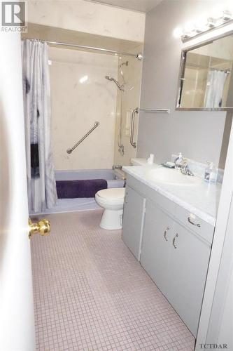 230 Haliburton St, Temiskaming Shores, ON - Indoor Photo Showing Bathroom