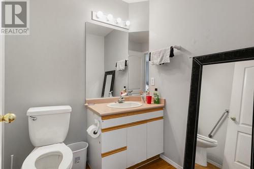 453 Morrison Avenue, Kelowna, BC - Indoor Photo Showing Bathroom