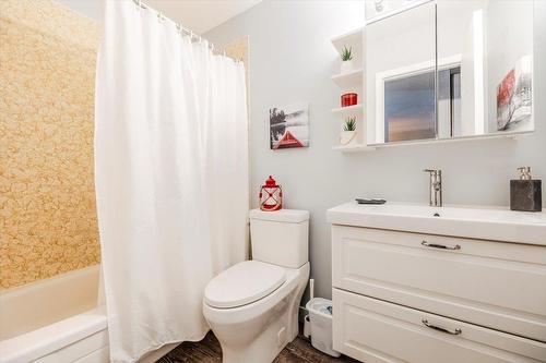 210B - 1299 Ponderosa Drive, Sparwood, BC - Indoor Photo Showing Bathroom