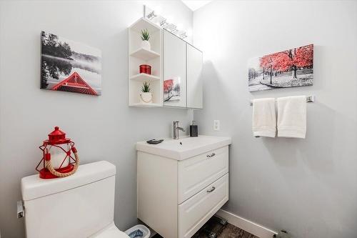 210B - 1299 Ponderosa Drive, Sparwood, BC - Indoor Photo Showing Bathroom