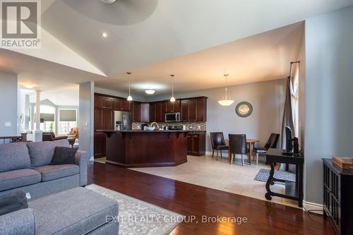 24 Hampton Ridge Drive, Belleville, ON - Indoor Photo Showing Living Room