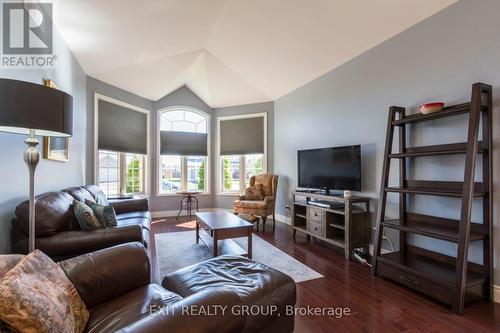 24 Hampton Ridge Dr, Belleville, ON - Indoor Photo Showing Living Room