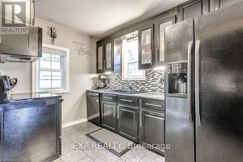 258 Wellington Road, London, ON - Indoor Photo Showing Kitchen With Upgraded Kitchen